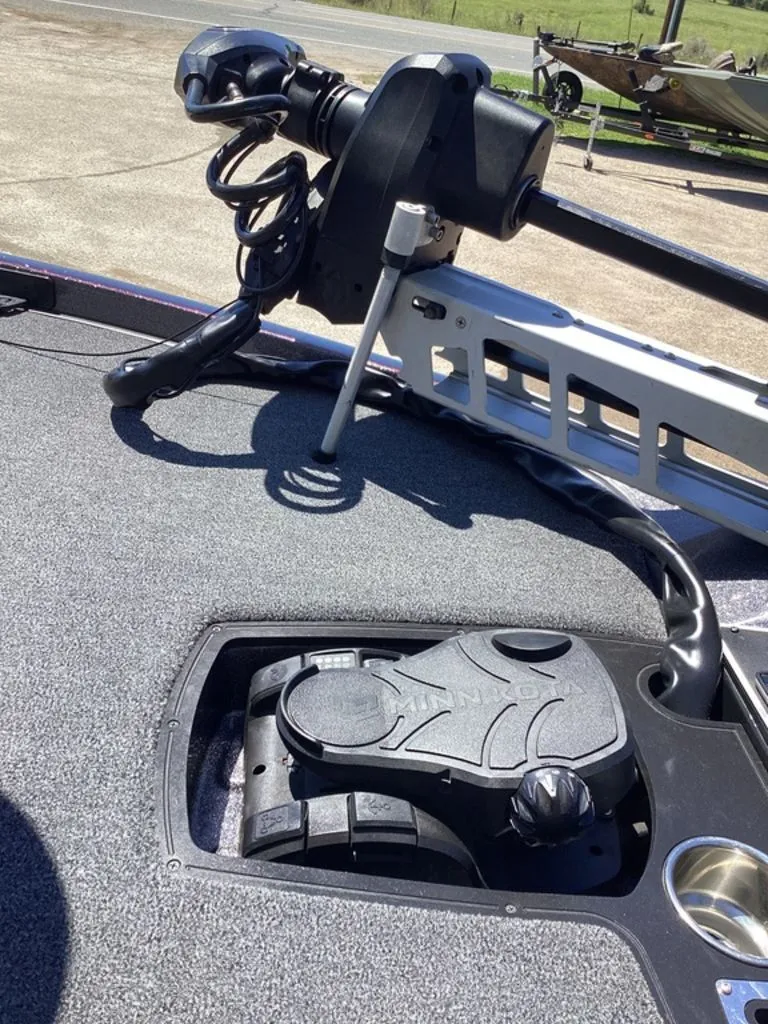 Slide: The Image of Ranger Z520R 2025 - 26