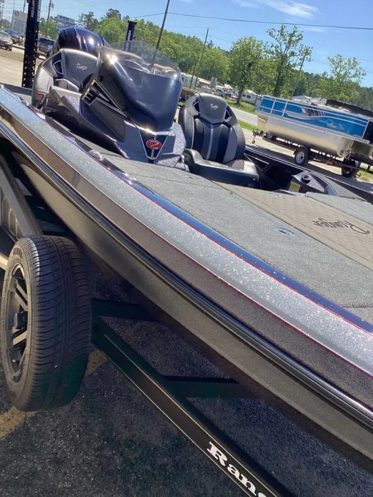 Slide: The Image of Ranger Z520R 2025 - 27