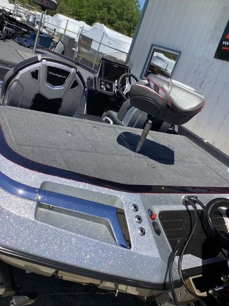 Slide: The Image of Ranger Z520R 2025 - 3