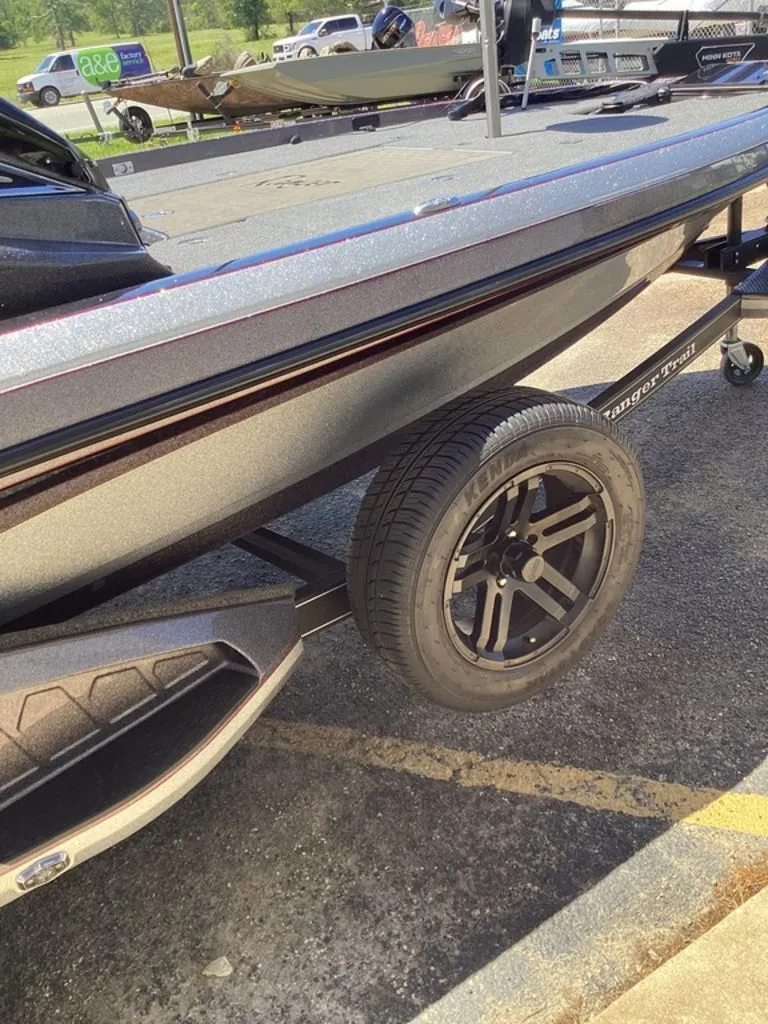 Slide: The Image of Ranger Z520R 2025 - 32