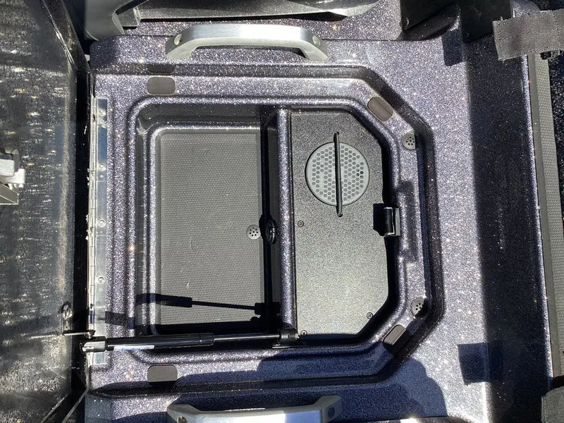 Slide: The Image of Ranger Z520R 2025 - 45