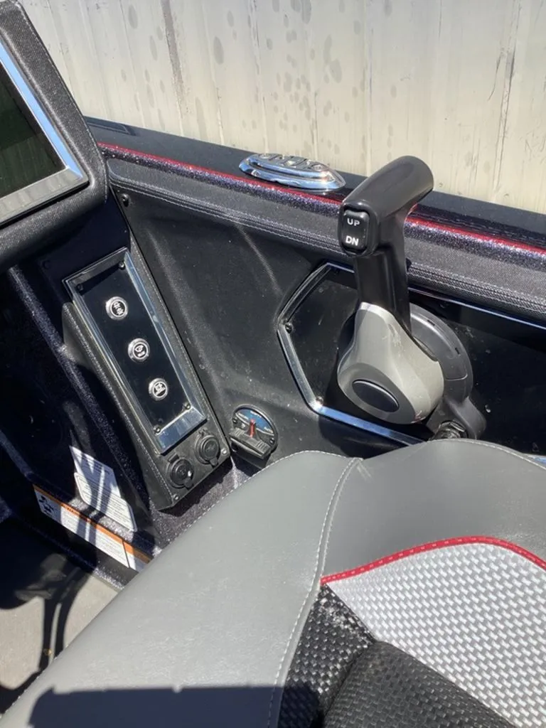 Slide: The Image of Ranger Z520R 2025 - 49