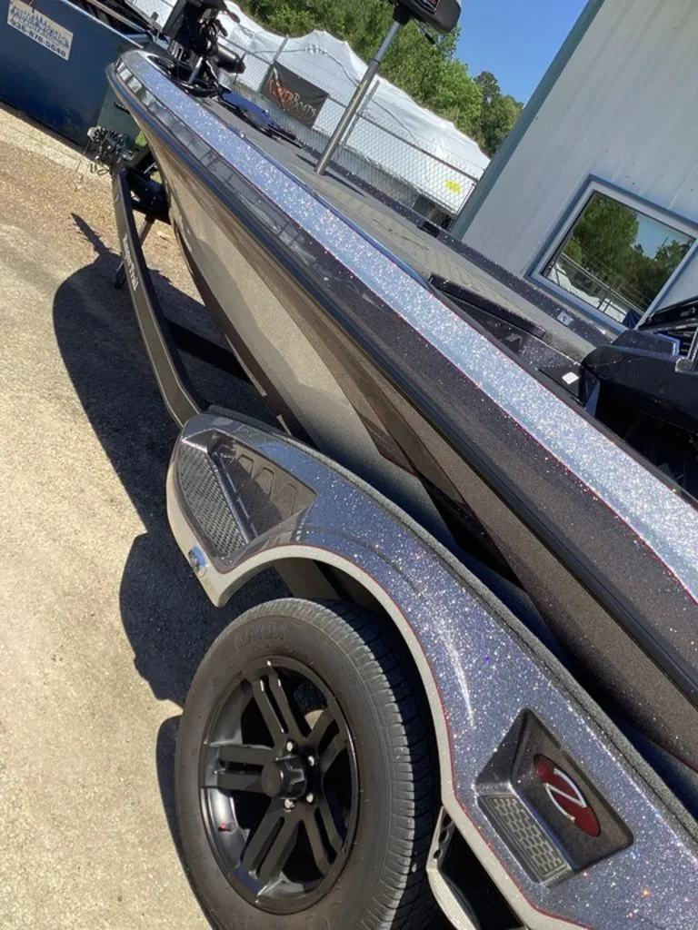 Slide: The Image of Ranger Z520R 2025 - 5