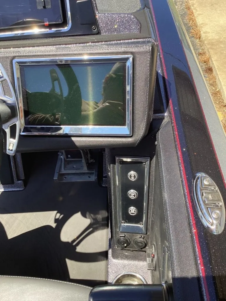 Slide: The Image of Ranger Z520R 2025 - 50