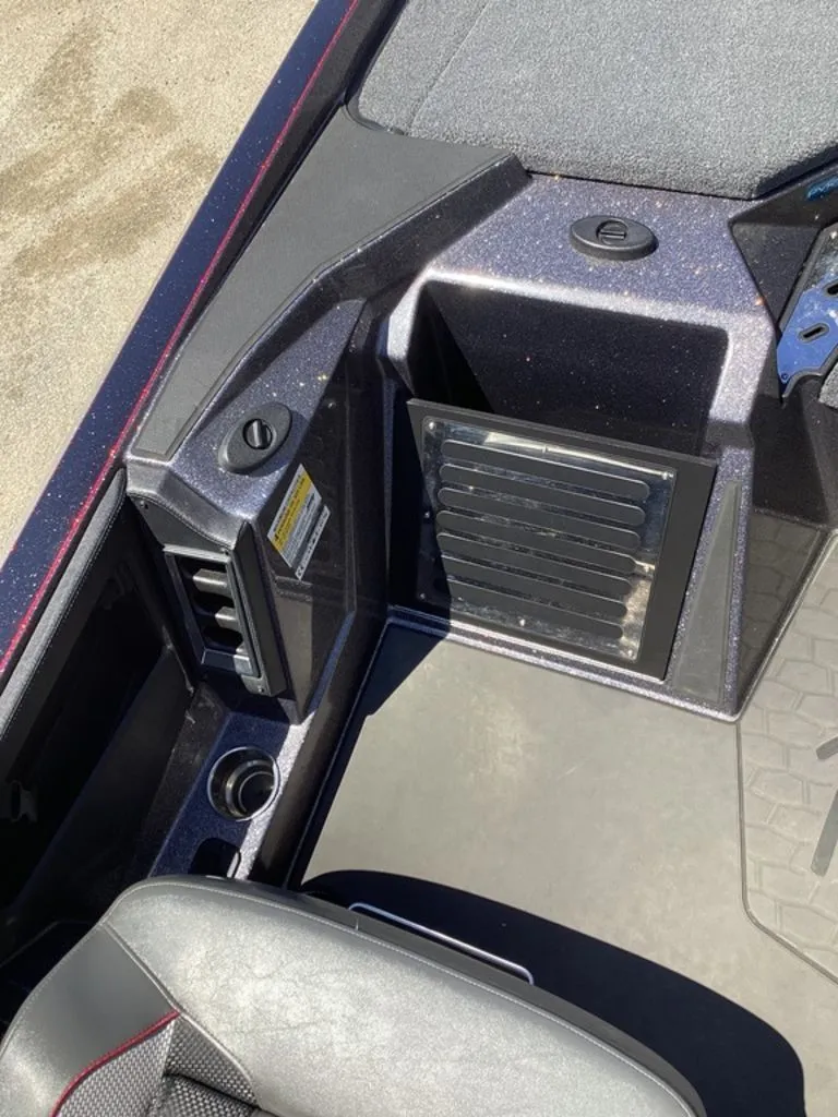 Slide: The Image of Ranger Z520R 2025 - 55