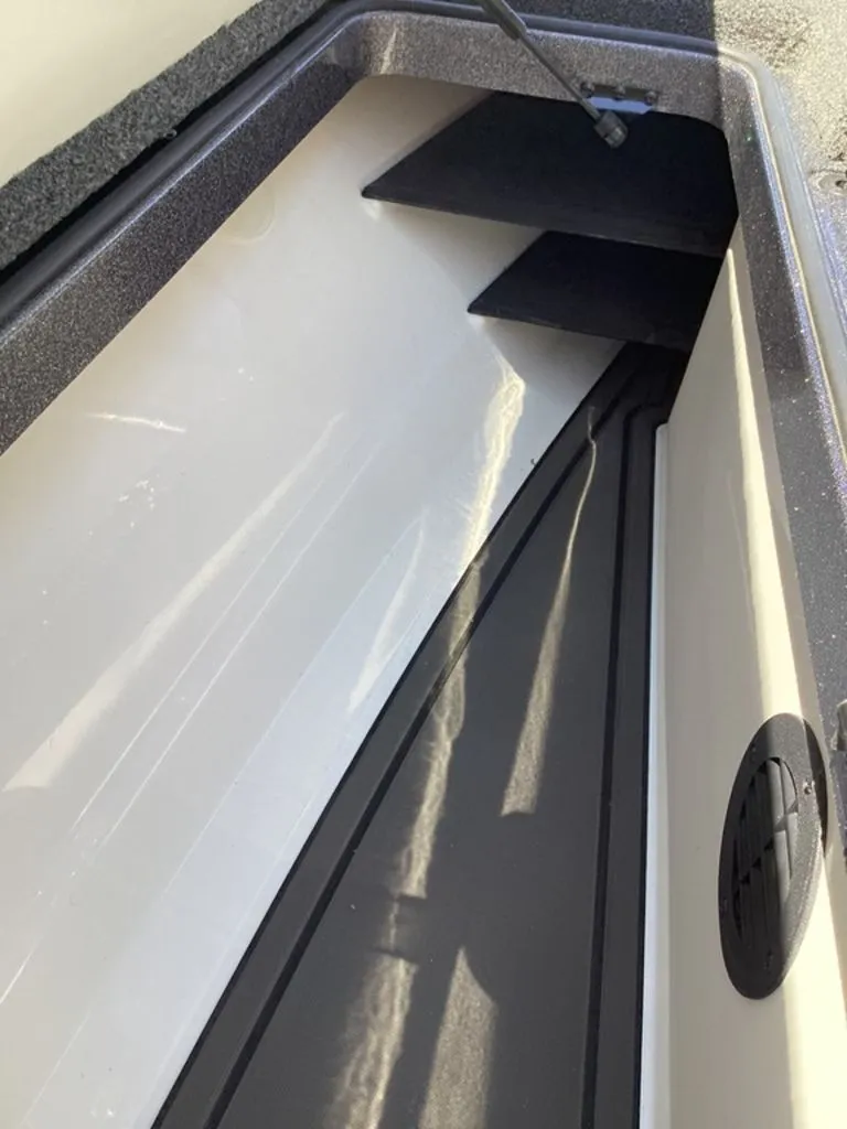 Slide: The Image of Ranger Z520R 2025 - 59