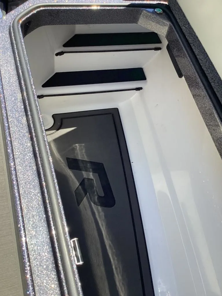 Slide: The Image of Ranger Z520R 2025 - 61