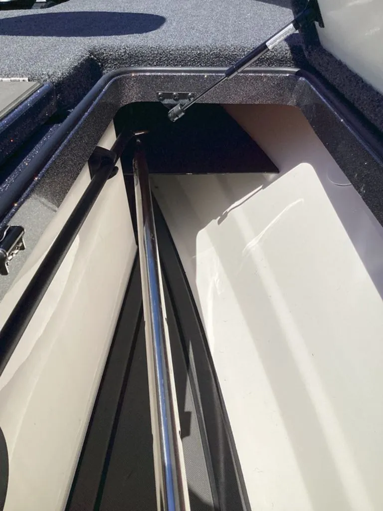 Slide: The Image of Ranger Z520R 2025 - 69