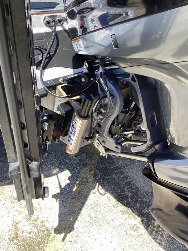 Slide: The Image of Ranger Z520R 2025 - 7