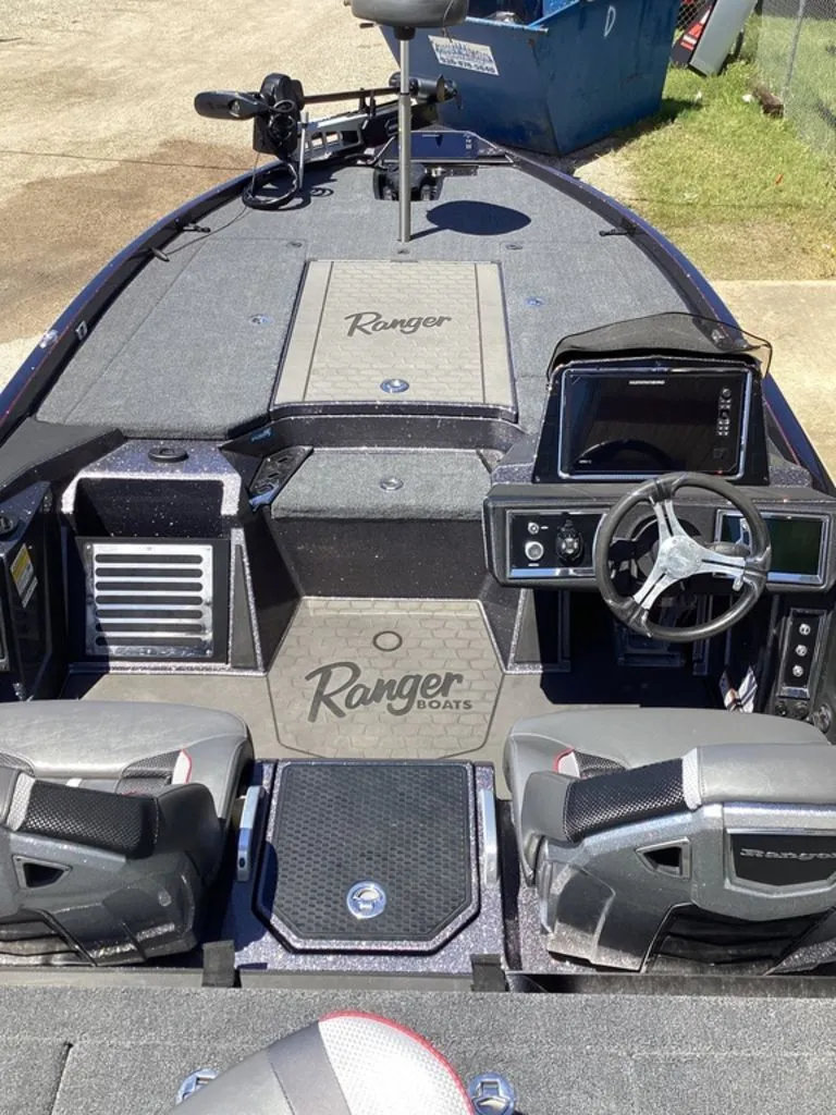 Slide: The Image of Ranger Z520R 2025 - 76