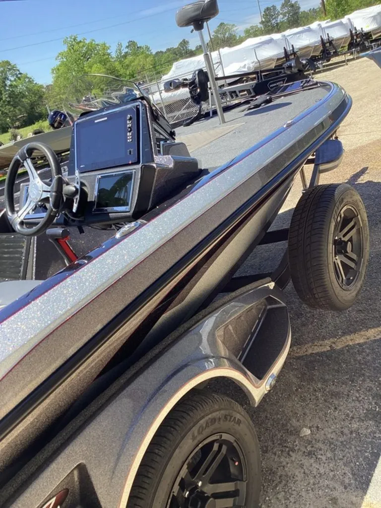 Slide: The Image of Ranger Z520R 2025 - 82