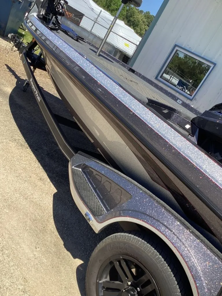 Slide: The Image of Ranger Z520R 2025 - 85