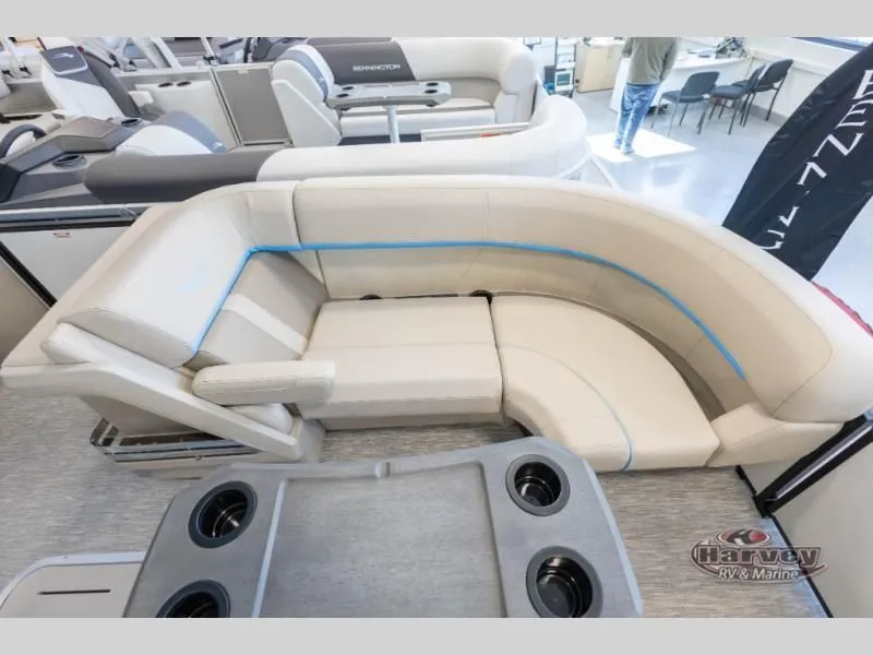 Slide: The Image of Luxurious M Series 23 MFB boat seating, 2026 model. - 10