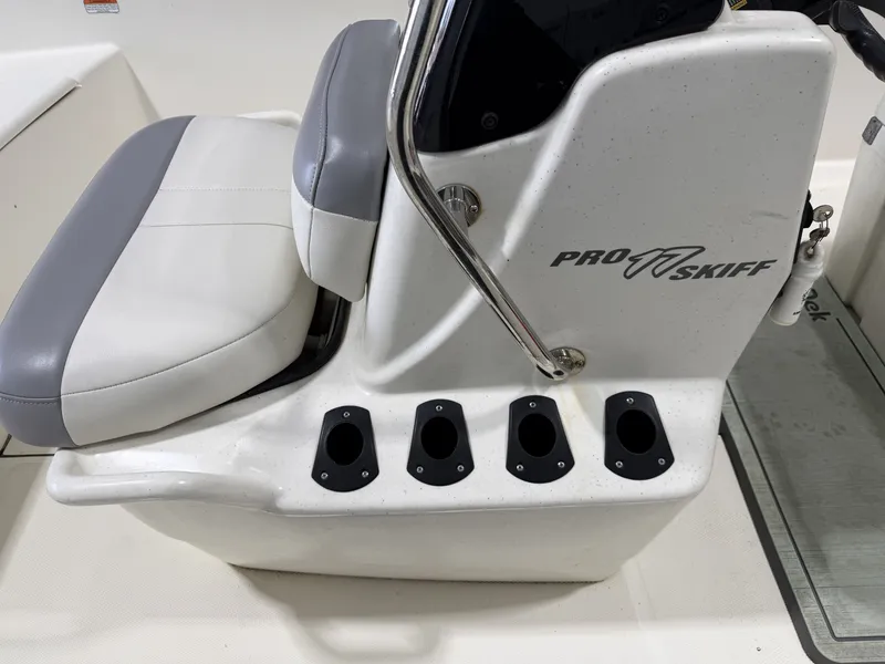 Slide: The Image of Mako Pro Skiff 17 CC 2022 - 17