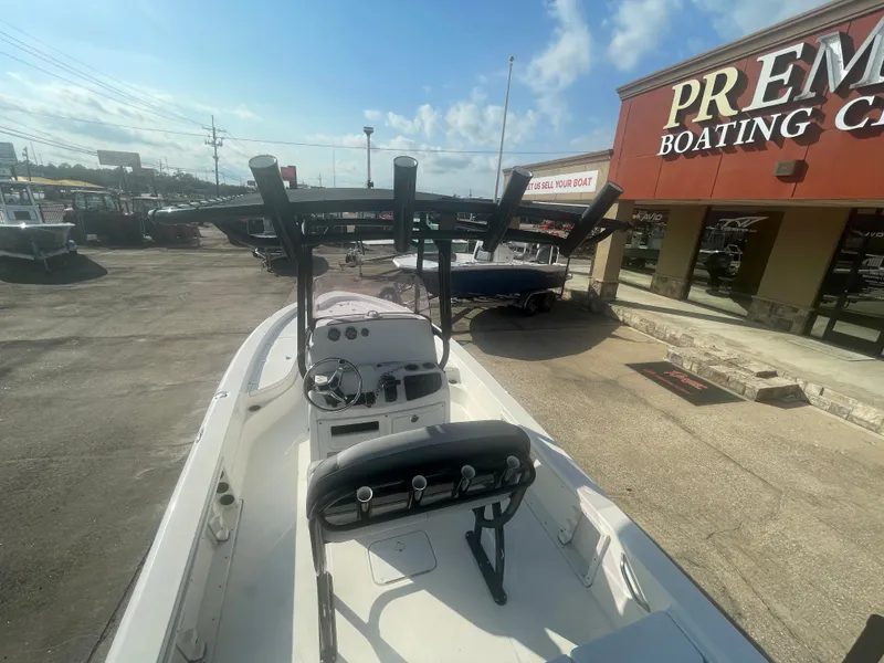 Slide: The Image of NauticStar 227 XTS 2023 - 16