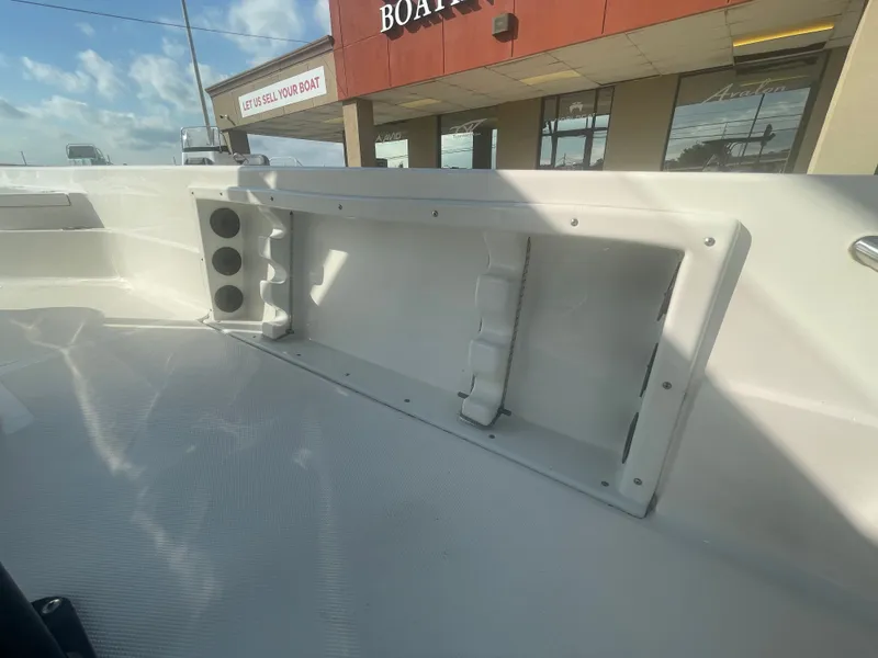 Slide: The Image of NauticStar 227 XTS 2023 - 18