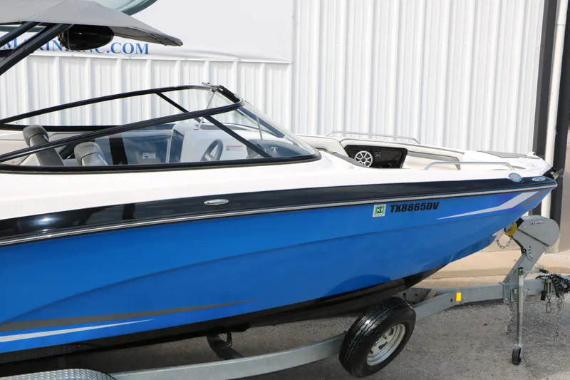 Slide: The Image of Yamaha AR240 HO 2017 - 18