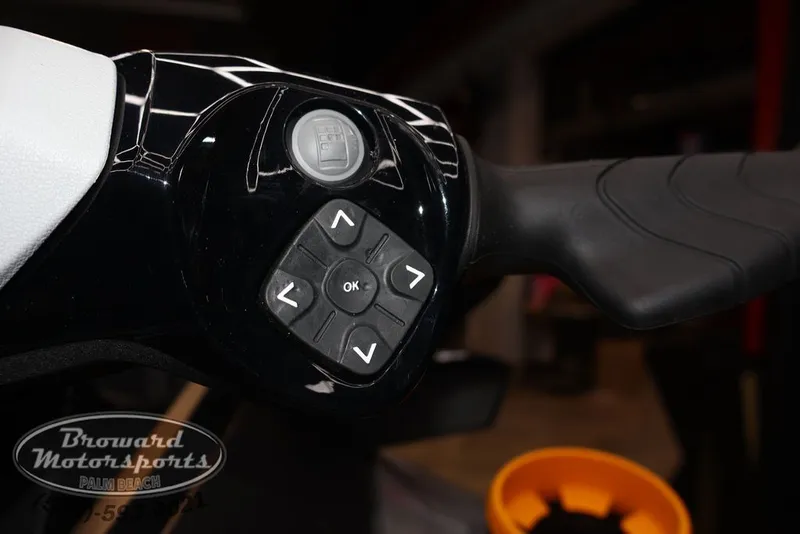 Slide: The Image of Sea-Doo FishPro Trophy 170 2025 - 14