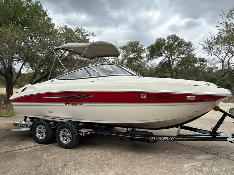 The Image of Stingray 215 LR 2011 - 0