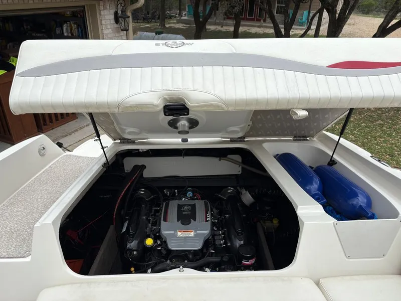 Slide: The Image of Stingray 215 LR 2011 - 10