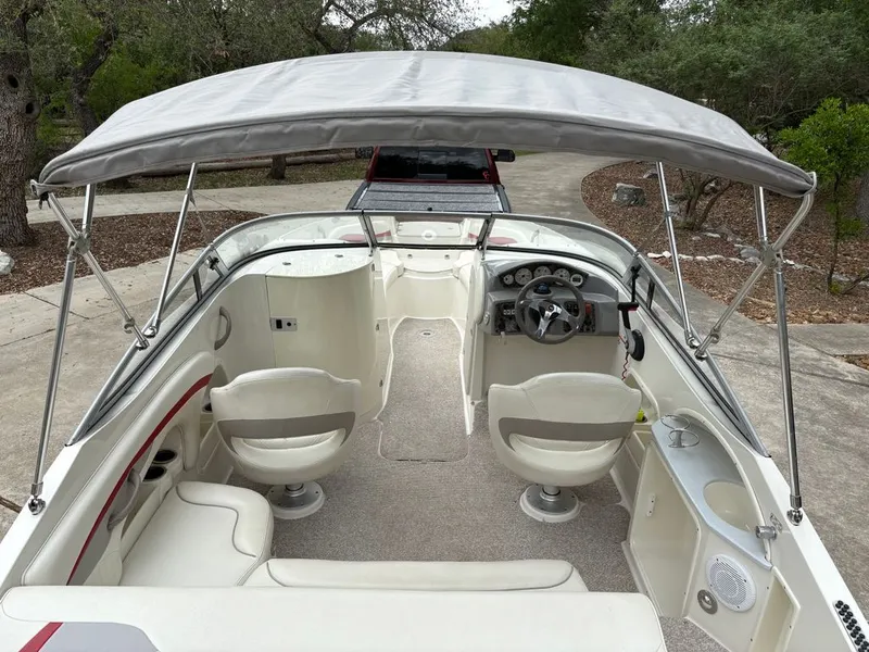 Slide: The Image of Stingray 215 LR 2011 - 3