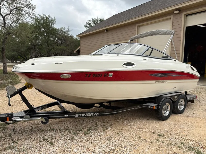 Slide: The Image of Stingray 215 LR 2011 - 8