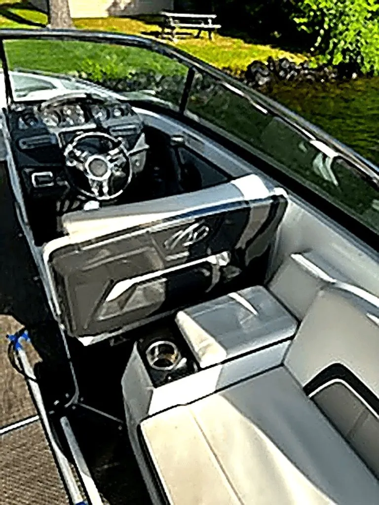 Slide: The Image of Monterey 298SS Super Sport 2017 - 2