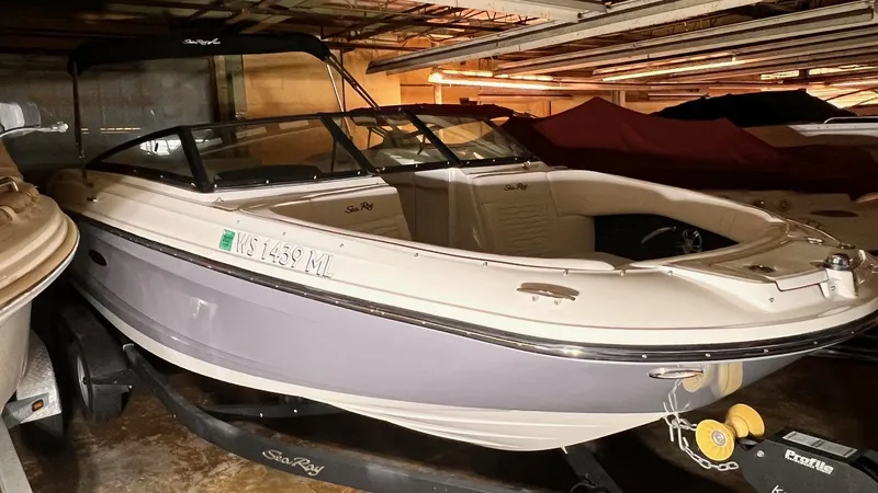 Slide: The Image of Sea Ray SPX 230 2021 - 1