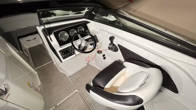 Slide: The Image of Sea Ray SPX 230 2021 - 12