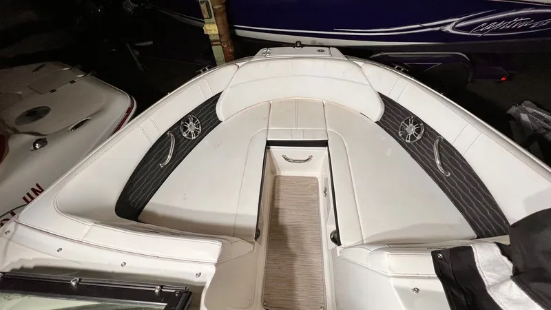 Slide: The Image of Sea Ray SPX 230 2021 - 8