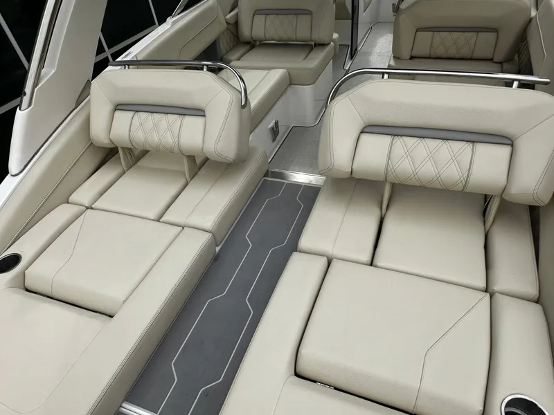 Slide: The Image of Regal LS4 Surf 2020 - 10