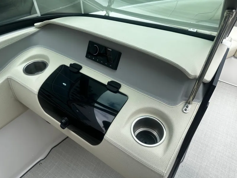 Slide: The Image of Regal LS4 Surf 2020 - 11