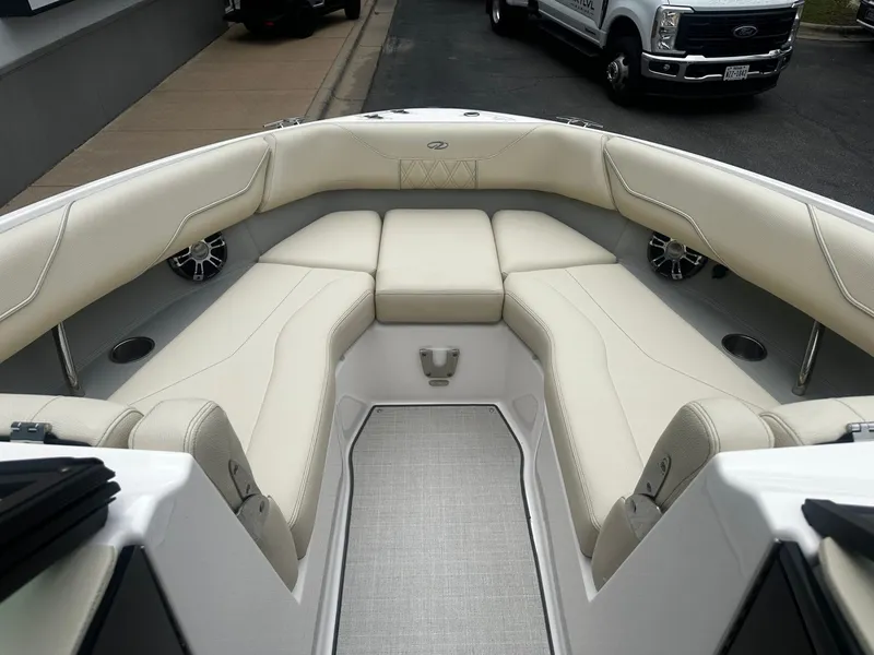 Slide: The Image of Regal LS4 Surf 2020 - 7