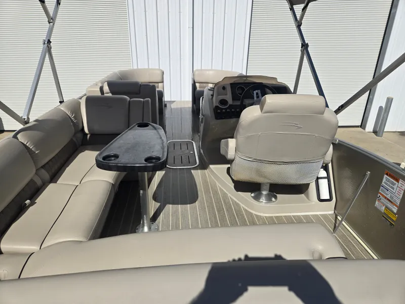 Slide: The Image of Interior of a 2017 Bennington R23 pontoon boat with seating. - 10