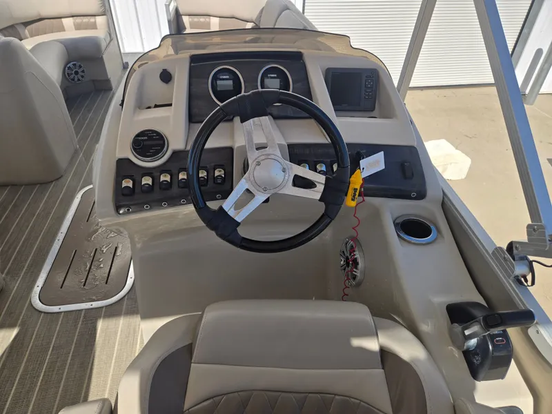 Slide: The Image of Steering console of a 2017 Bennington R23 pontoon boat. - 7
