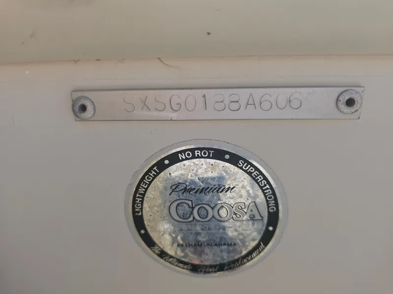 Slide: The Image of Sea Hunt Escape 220 2006 - 6