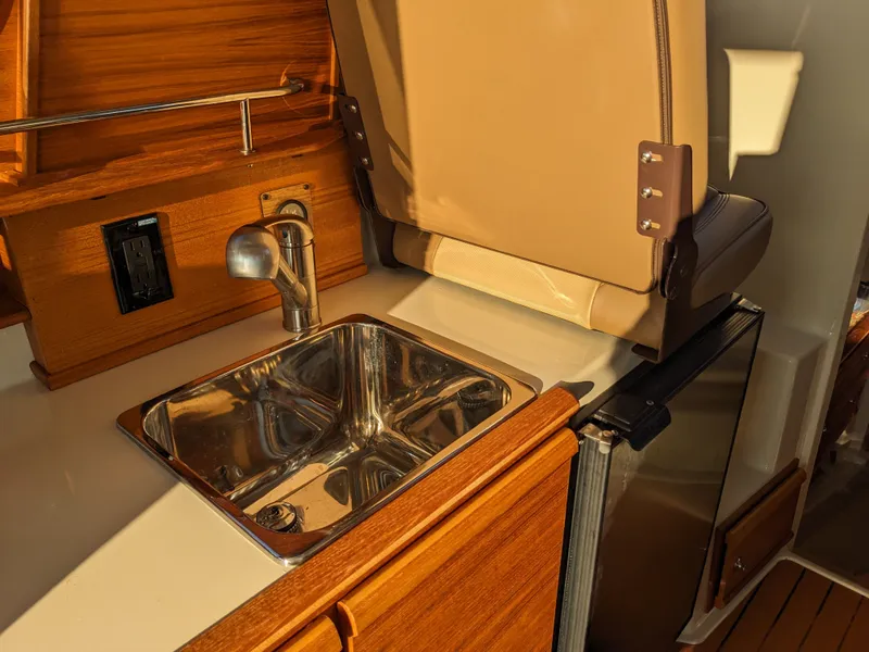 Slide: The Image of Interior of 2021 Ranger Tugs R-27 with sink and seat. - 21