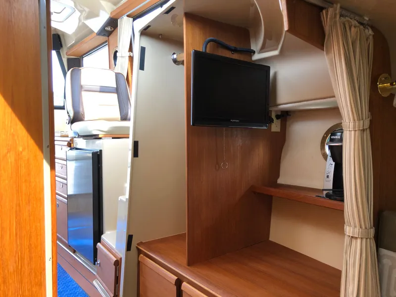 Slide: The Image of Ranger Tug R-27 Northwest Edition 2021 - 10