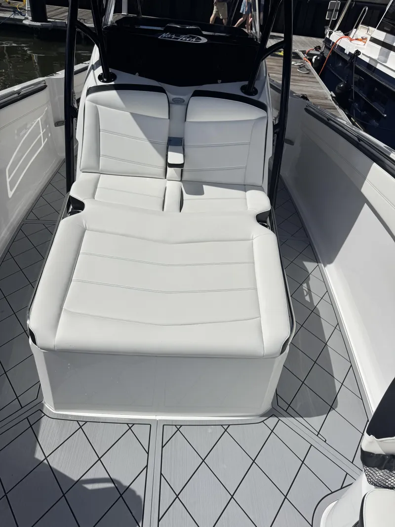 Slide: The Image of Nor-Tech 390 Sport 2025 - 10