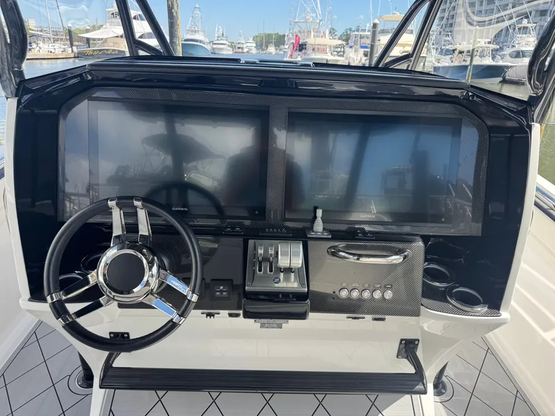 Slide: The Image of Nor-Tech 390 Sport 2025 - 16