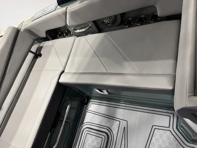 Slide: The Image of Cobalt R6 Surf 2026 - 14