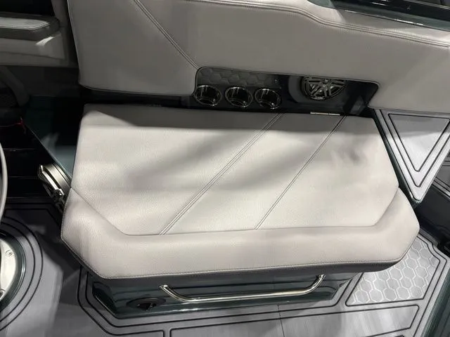 Slide: The Image of Cobalt R6 Surf 2026 - 15