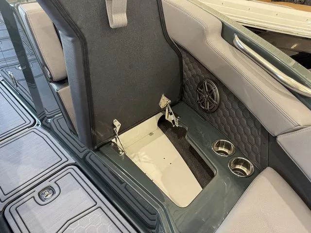 Slide: The Image of Cobalt R6 Surf 2026 - 31