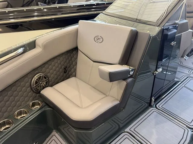 Slide: The Image of Cobalt R6 Surf 2026 - 32