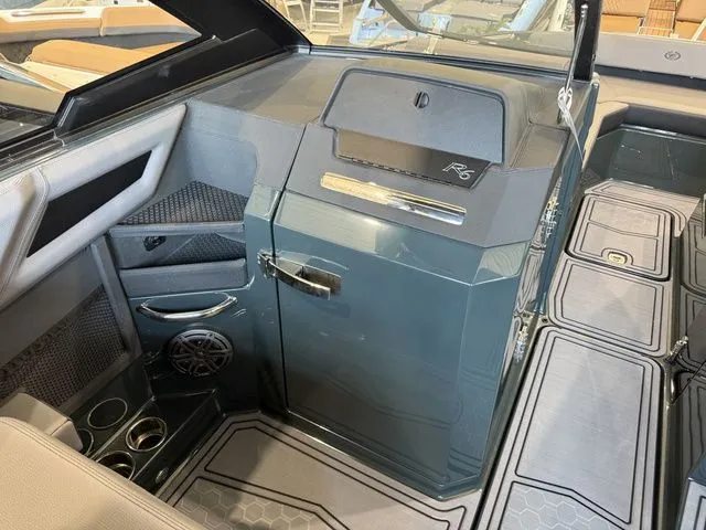 Slide: The Image of Cobalt R6 Surf 2026 - 17