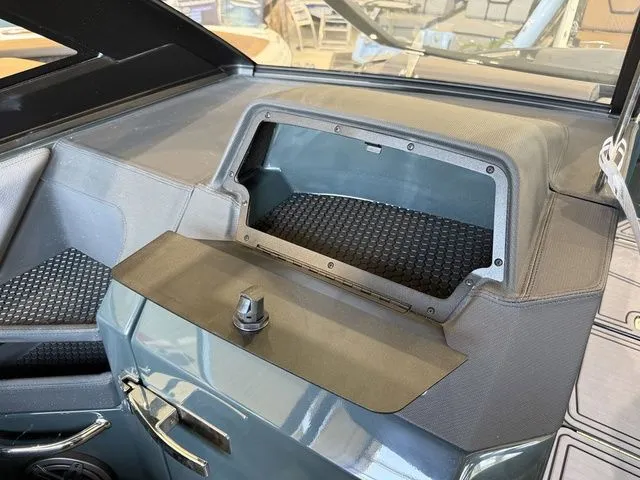 Slide: The Image of Cobalt R6 Surf 2026 - 18