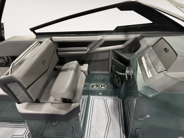 Slide: The Image of Cobalt R6 Surf 2026 - 10