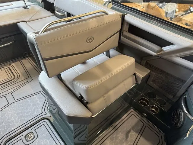 Slide: The Image of Cobalt R6 Surf 2026 - 16