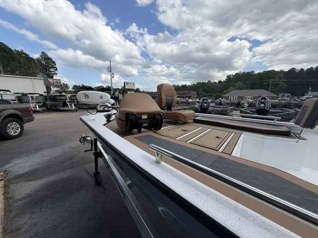 Slide: The Image of Xpress Xr21bay 2026 - 11