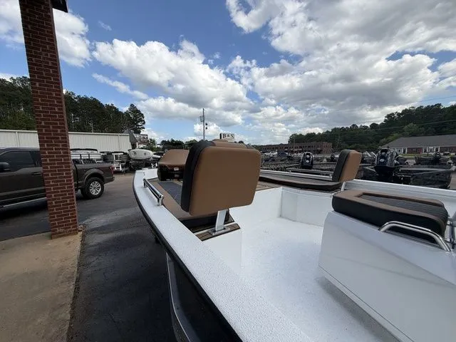 Slide: The Image of Xpress Xr21bay 2026 - 9